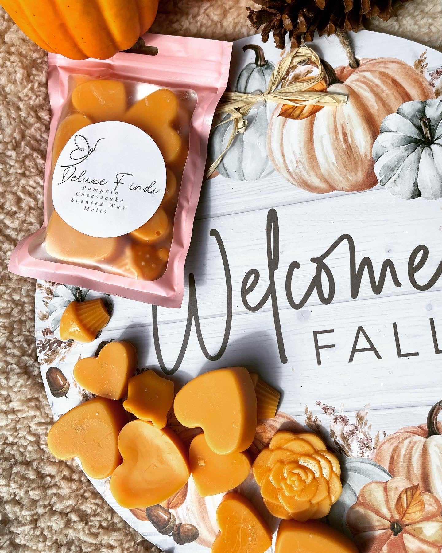 "Fall-Inspired Pumpkin Cheesecake Delight: Aromatic Wax Melts for Cozy Ambiance"